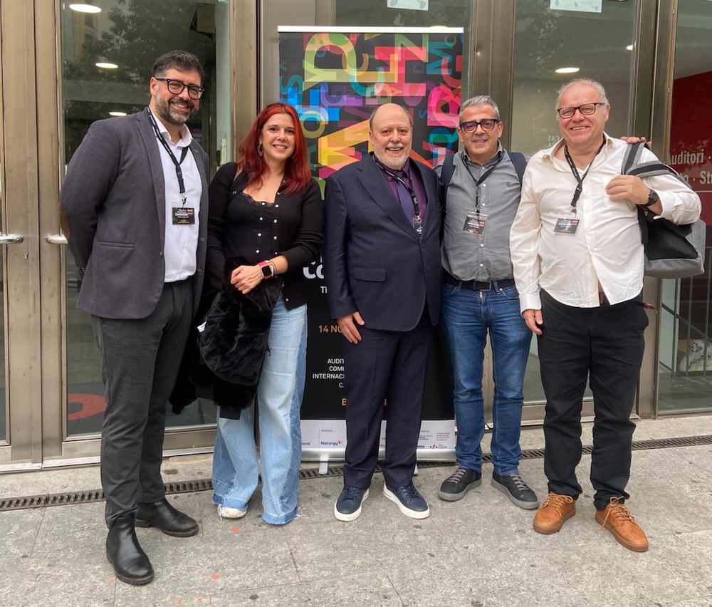 Pablo Garcia, xunto a Miriam Martín (Galega de Tv Bañoles), Françesc (presidente da asociación de medios comarcais). Chema López (membro fundador da rede de medios rurais) e Henrique Sanfiz.